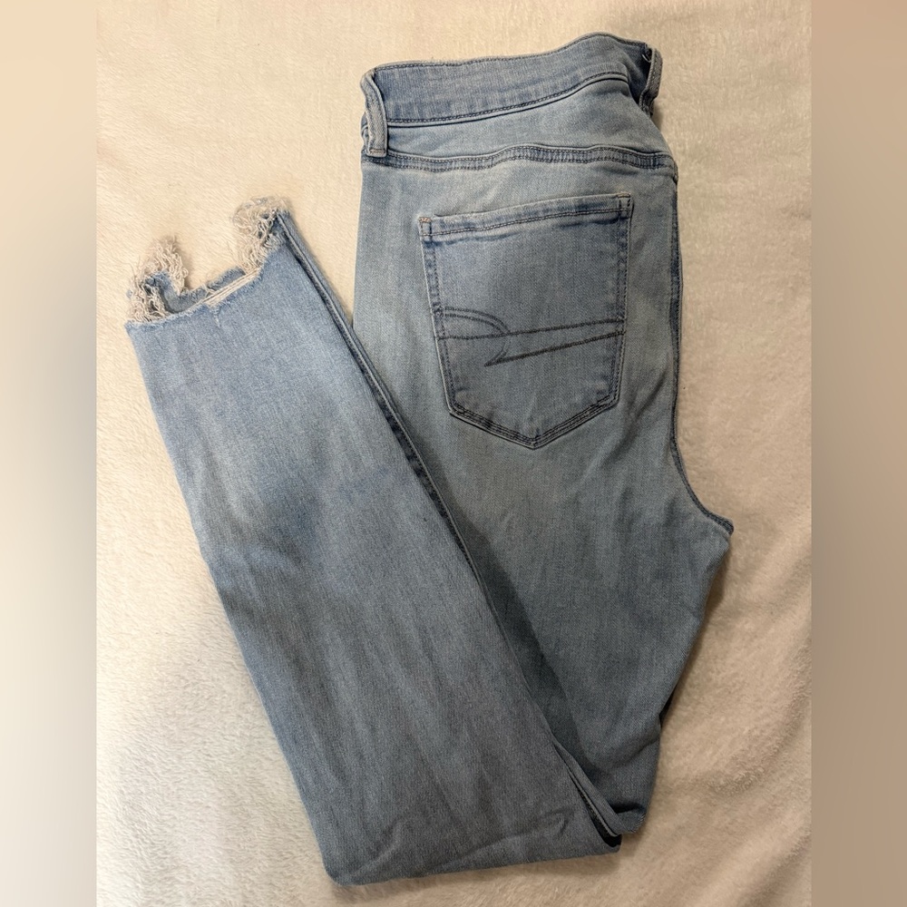 American Eagle Outfitters Light Blue Cropped Jeans